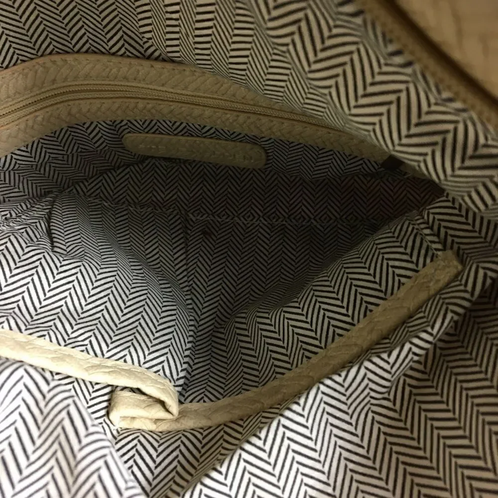 Steve Madden beige weave pattern clutch
